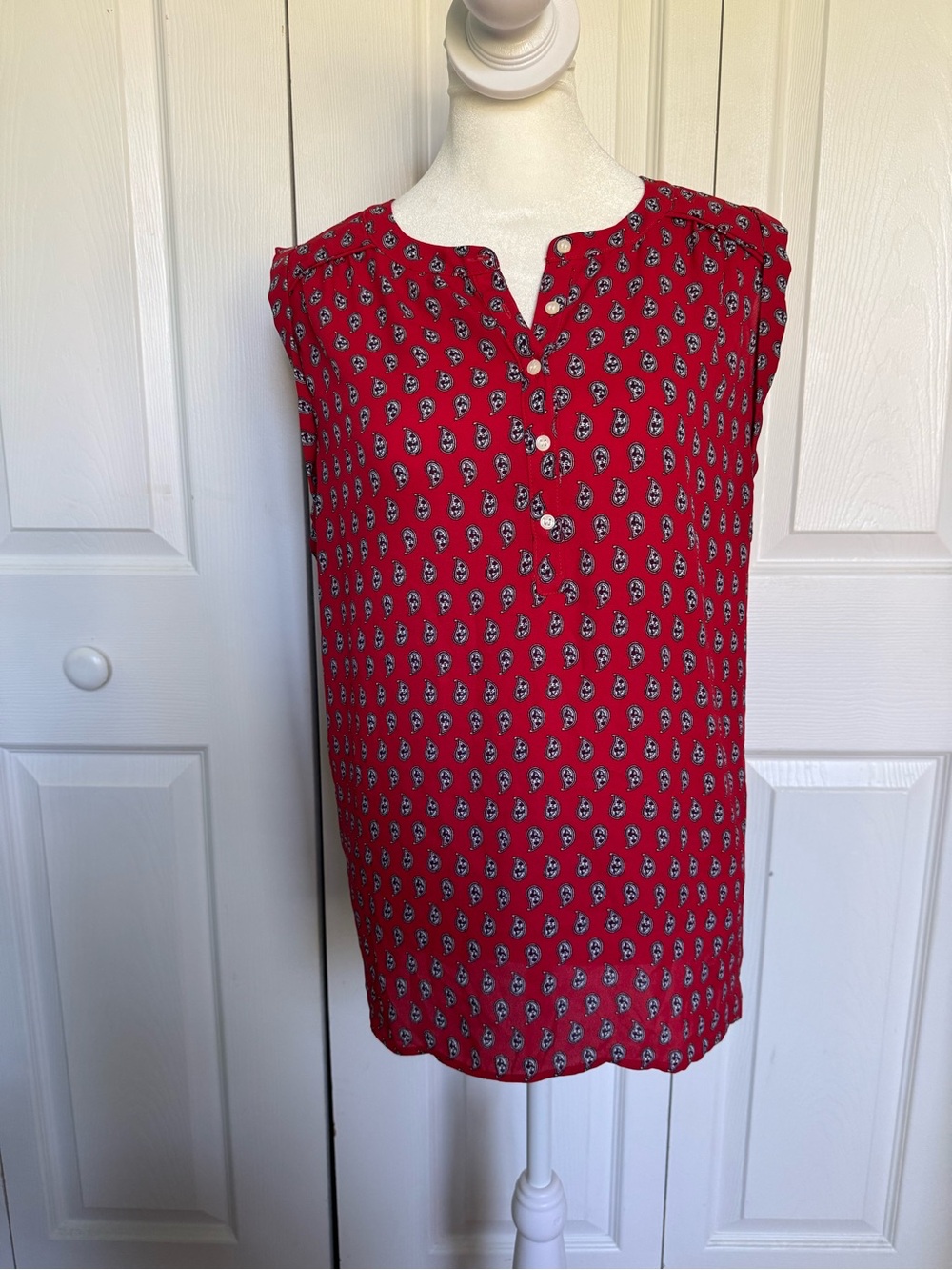 LOFT Red Sleeveless Printed Notch-Neck Blouse - Picture 2 of 4